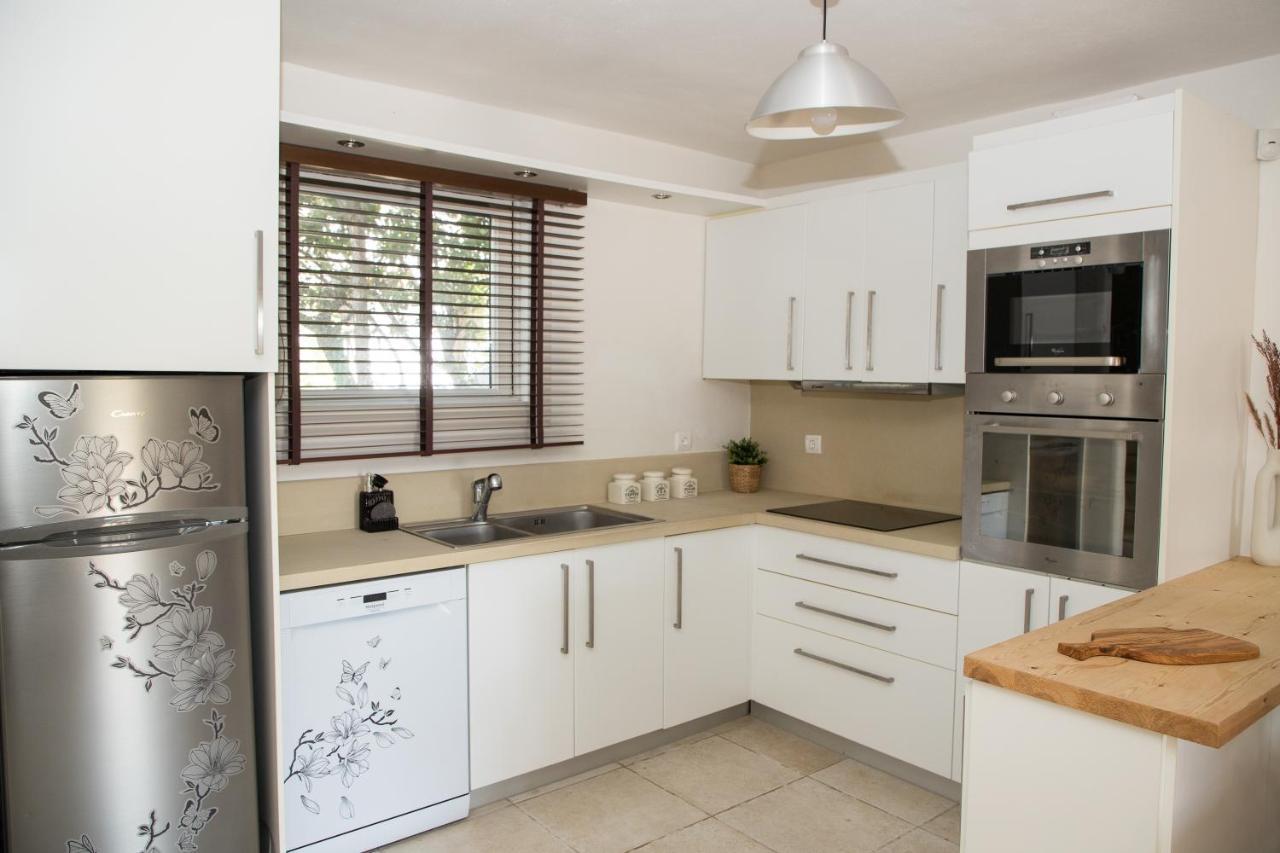 Grand Bleu Beachfront House Vakantiehuis *